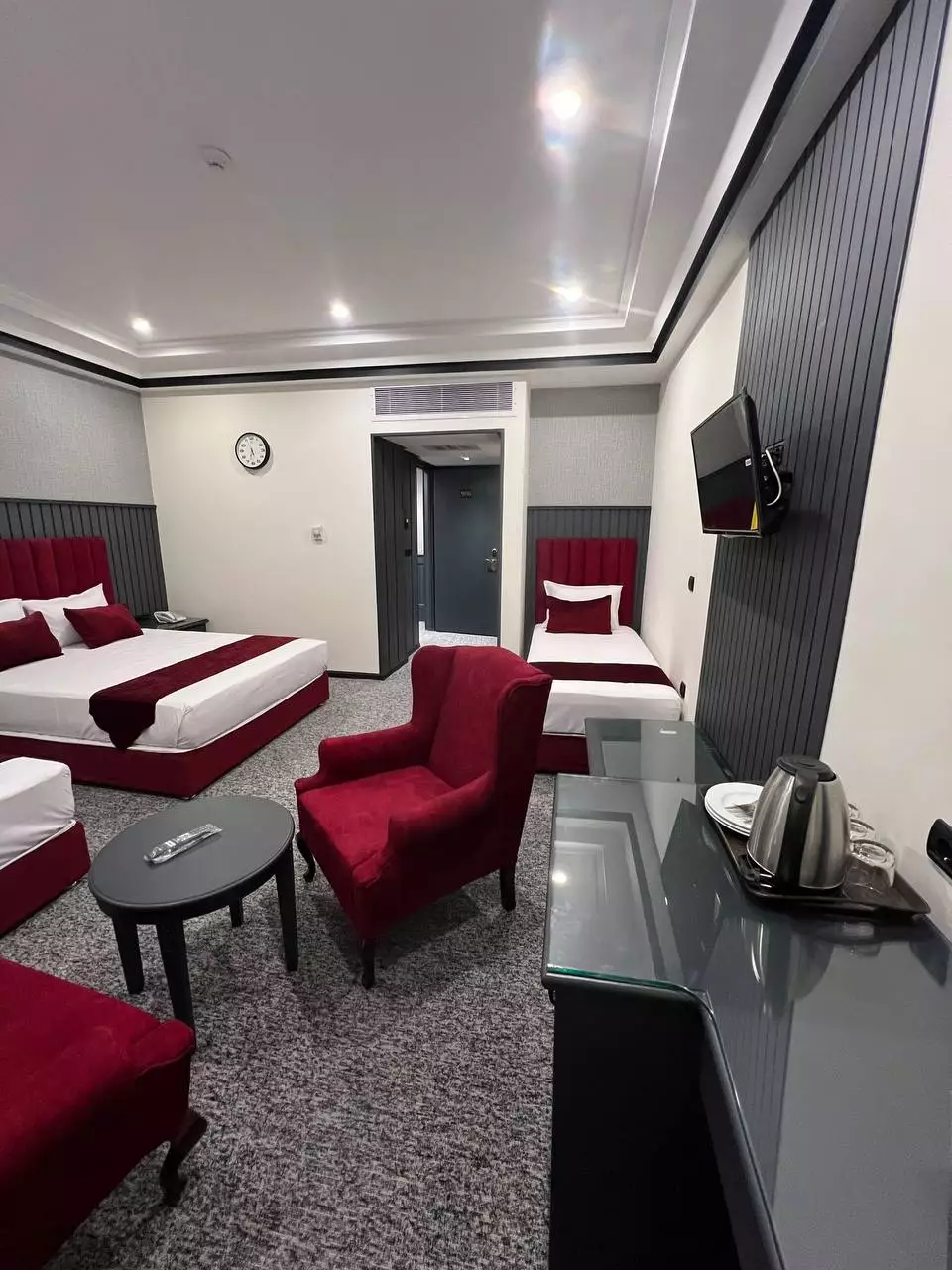 Alibaba https://cdn.alibaba.ir/ostorage/hotel-accommodation-images/68c82773a1e6f83605b7e396_چهار تخته رویال.webp